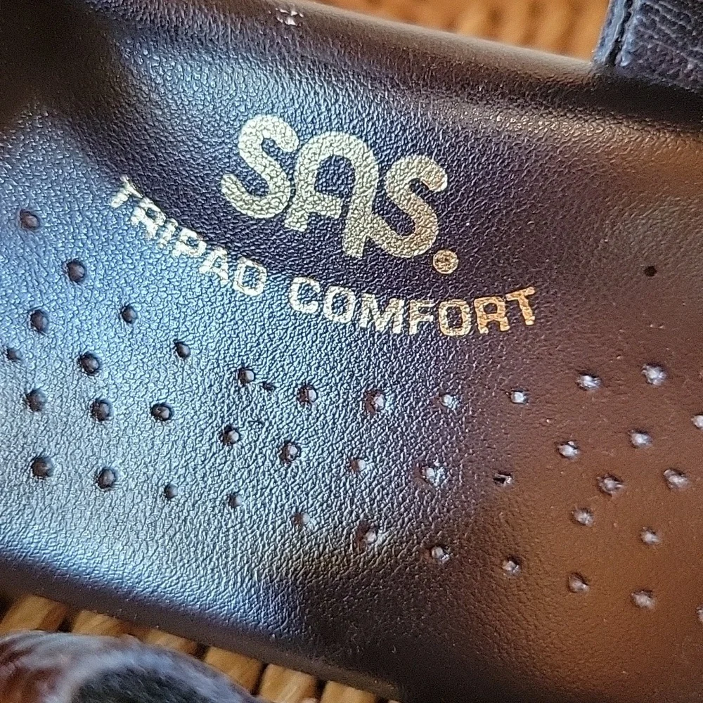 SAS Suntimer brown croc sandal, size 8.5N
